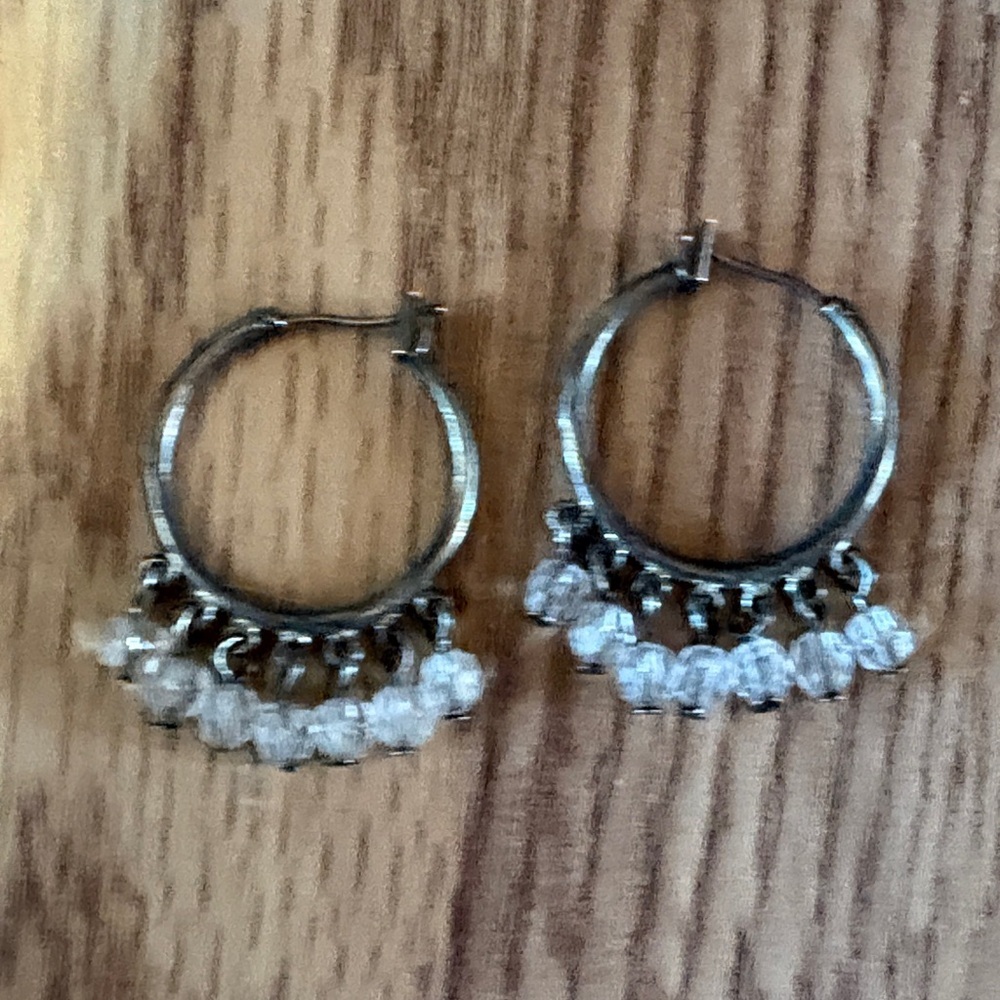 VINTAGE SILVER-TONE HOOP DANGLING CLEAR CRYSTALS LEVERBACK 1.3" EARRINGS - Picture 2 of 7